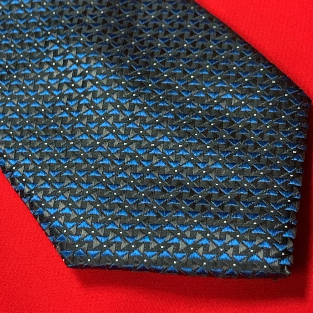 Primary youth skinny tie.